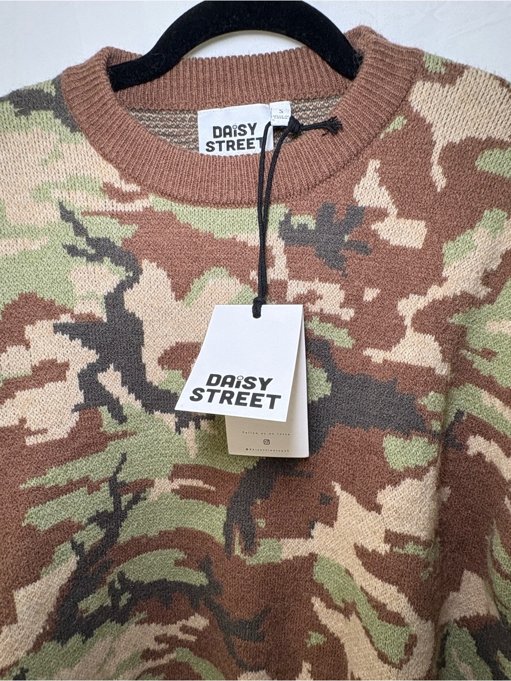 Daisy Street Women’s Camouflage Crewneck Sweater — Brown & Green